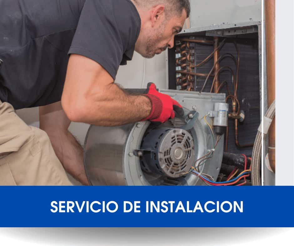 Técnico instalando el motor de un extractor de cocina