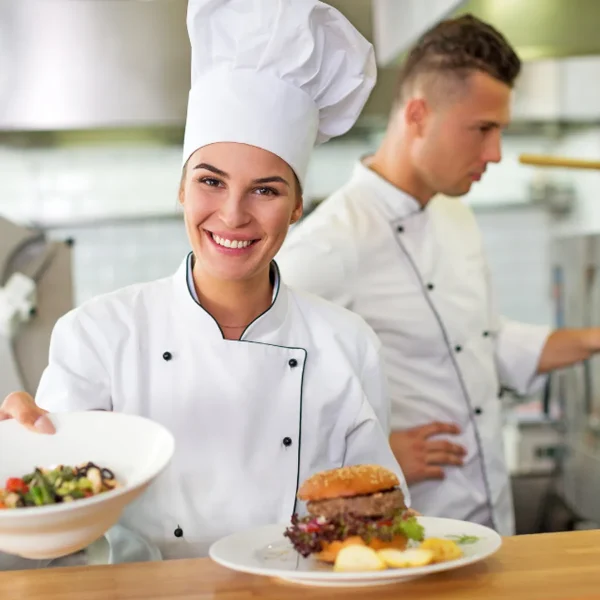 Chef en una cocina industrial de restaurante